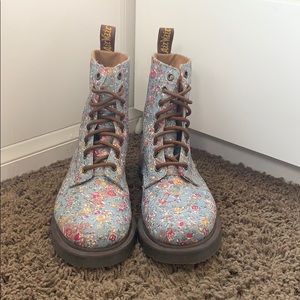 Dr. Martens Page Blue Meadow